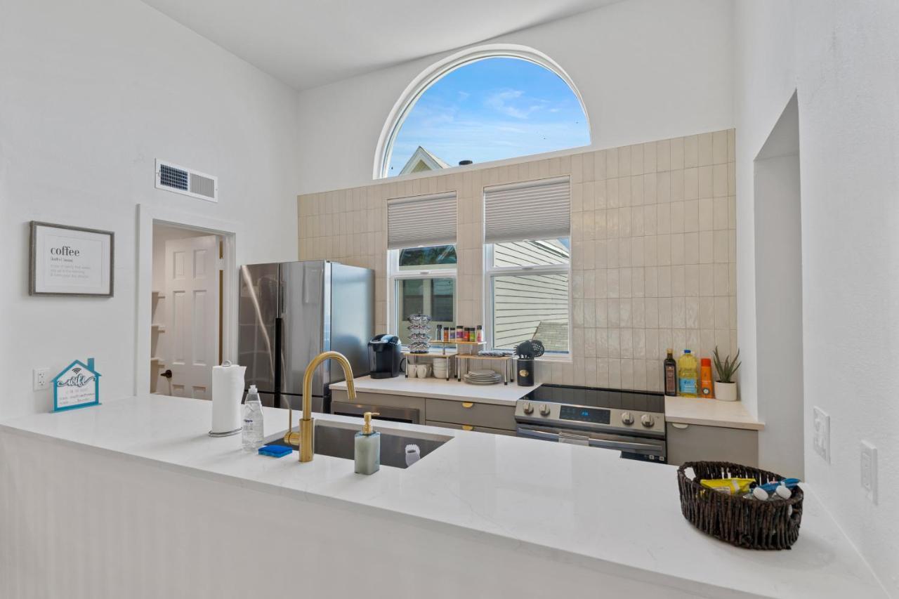 Stylish Townhome - Foosball Table, Laundry, Parking! Feriehus Phoenix